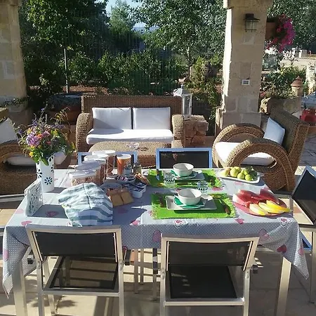 Bed & Breakfast Trullo Iris *