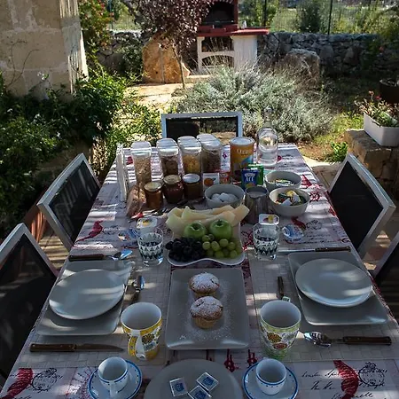 Bed & Breakfast Trullo Iris *