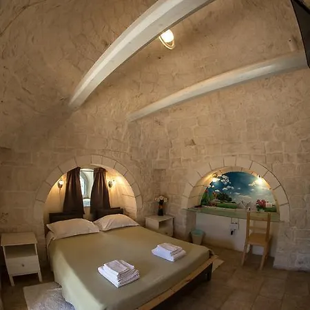 Trullo Iris Чистернино